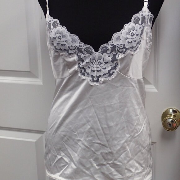 Ashley Taylor Top Slip Size Medium - Picture 1 of 4